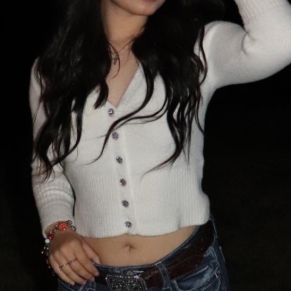 Zara Sweater - Picture 2 of 3